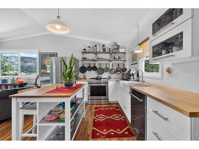 109 Button Rock Rd, Lyons, CO 80540