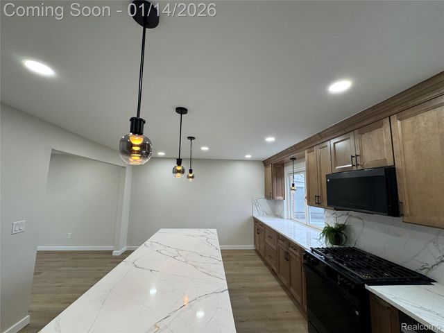 27204 Sheahan Drive, Dearborn Heights, MI 48127