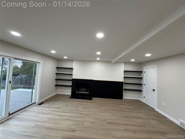 27204 Sheahan Drive, Dearborn Heights, MI 48127