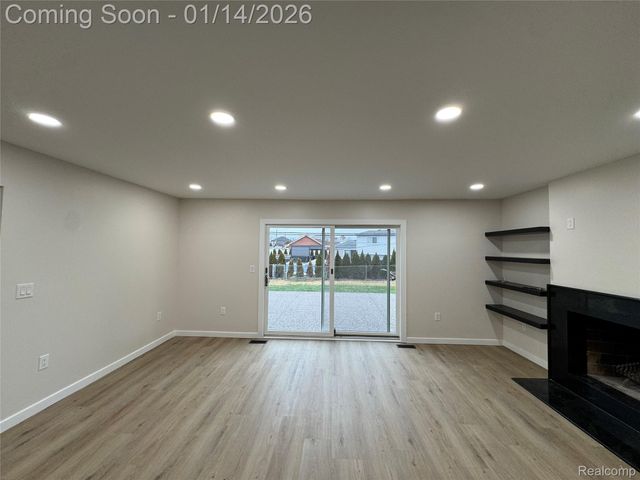 27204 Sheahan Drive, Dearborn Heights, MI 48127