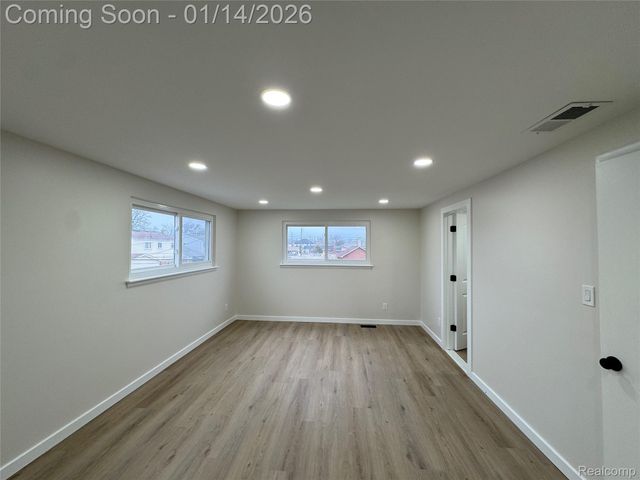 27204 Sheahan Drive, Dearborn Heights, MI 48127