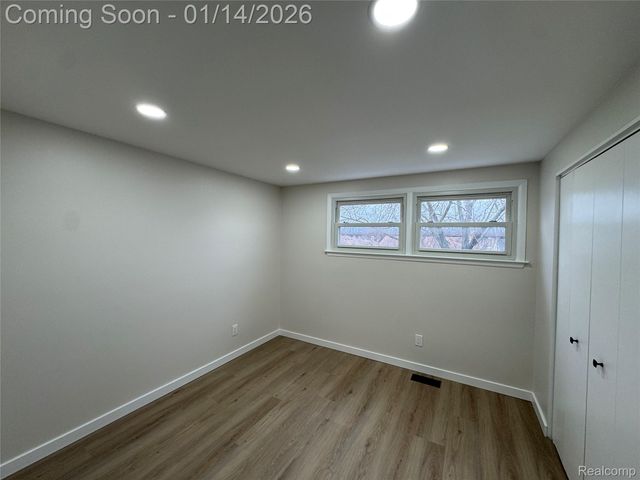 27204 Sheahan Drive, Dearborn Heights, MI 48127