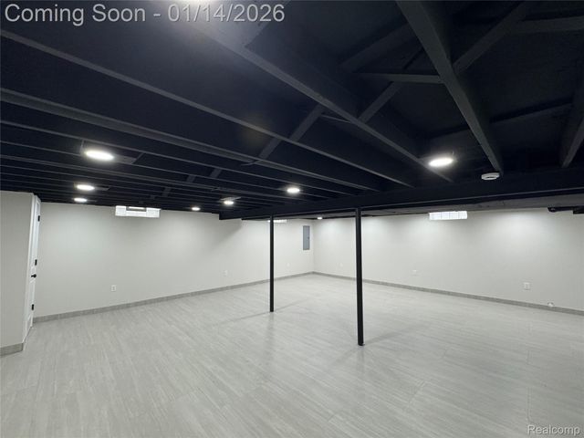 27204 Sheahan Drive, Dearborn Heights, MI 48127