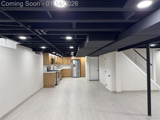 27204 Sheahan Drive, Dearborn Heights, MI 48127