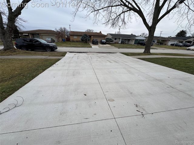 27204 Sheahan Drive, Dearborn Heights, MI 48127