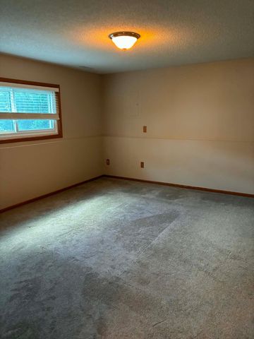7040 Jensen Avenue S, Cottage Grove, MN 55016