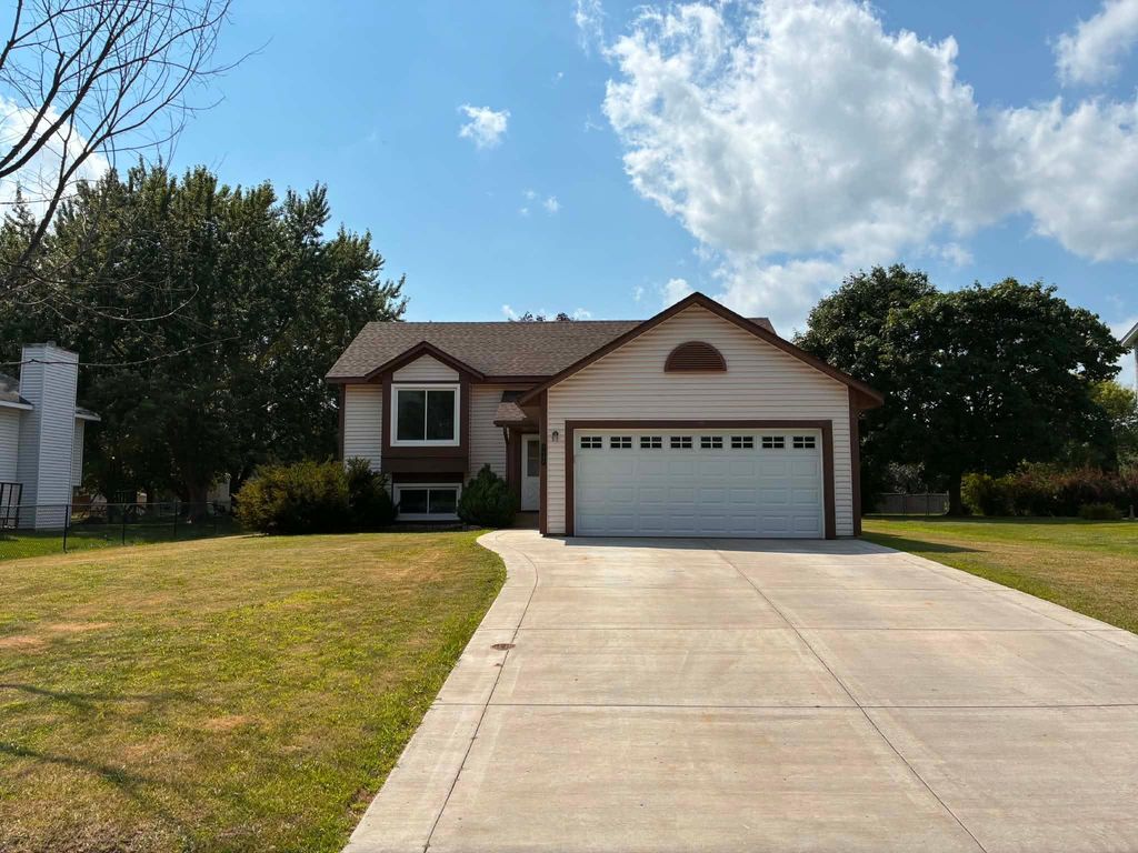 7040 Jensen Avenue S, Cottage Grove, MN 55016