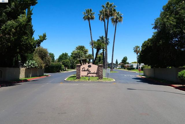 2203 Dalis Dr, Concord, CA 94520