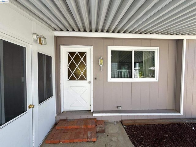 2203 Dalis Dr, Concord, CA 94520