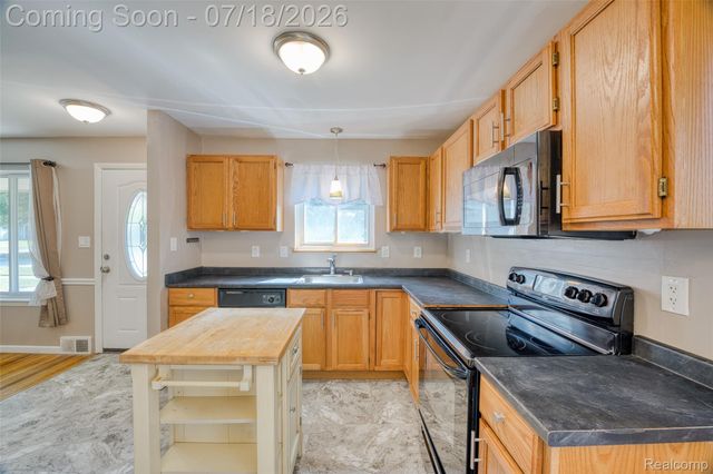 14801 Greenbriar Court, Plymouth Charter Township, MI 48170
