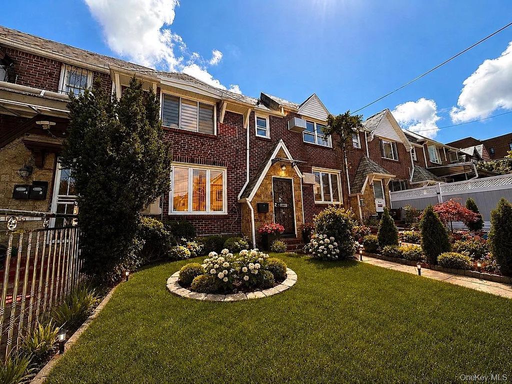 143-14 85th Drive, Jamaica, NY 11435 — photo 2