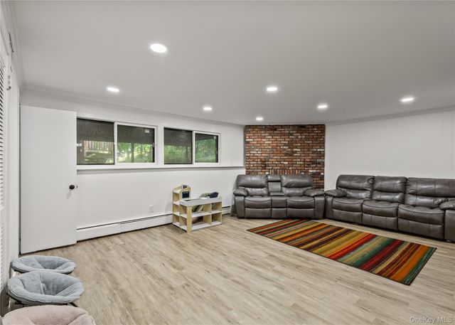 84 Deltic Road, New City, NY 10956