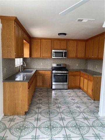 217 E 5th, Perris, CA 92570