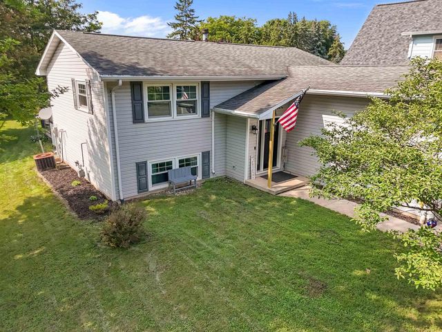 1725 LAWE STREET, Kaukauna, WI 54130