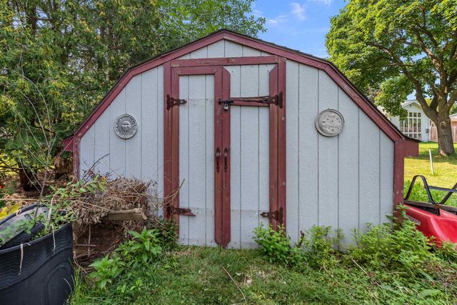 1725 LAWE STREET, Kaukauna, WI 54130