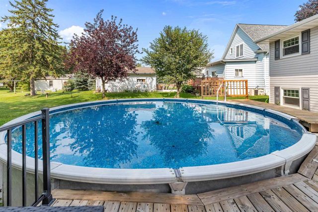 1725 LAWE STREET, Kaukauna, WI 54130