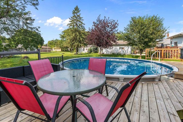 1725 LAWE STREET, Kaukauna, WI 54130