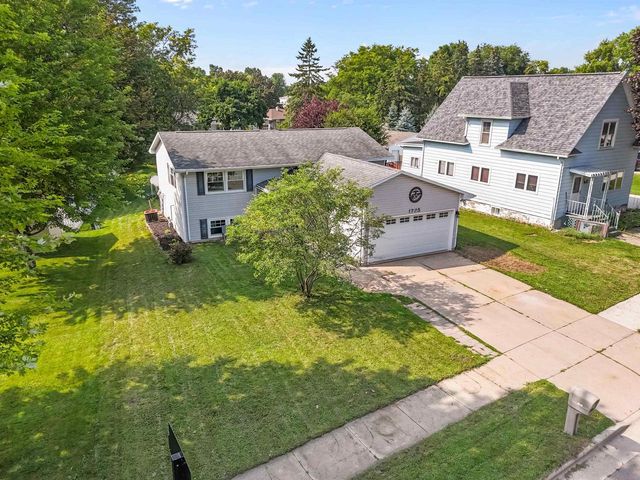 1725 LAWE STREET, Kaukauna, WI 54130