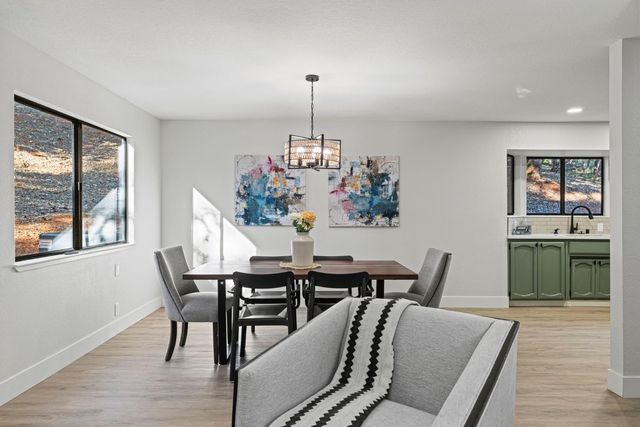 20292 Killarney Ln, Grass Valley, CA 95945