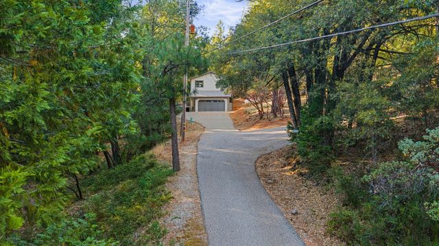 20292 Killarney Ln, Grass Valley, CA 95945