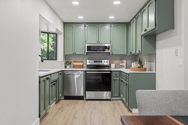 20292 Killarney Ln, Grass Valley, CA 95945