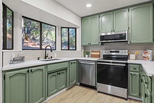 20292 Killarney Ln, Grass Valley, CA 95945