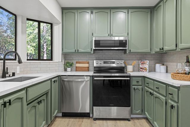 20292 Killarney Ln, Grass Valley, CA 95945