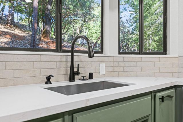 20292 Killarney Ln, Grass Valley, CA 95945