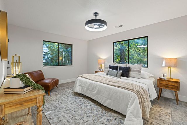 20292 Killarney Ln, Grass Valley, CA 95945