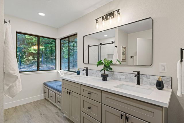 20292 Killarney Ln, Grass Valley, CA 95945