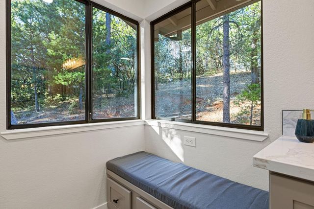 20292 Killarney Ln, Grass Valley, CA 95945