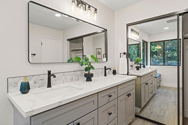 20292 Killarney Ln, Grass Valley, CA 95945