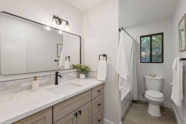 20292 Killarney Ln, Grass Valley, CA 95945