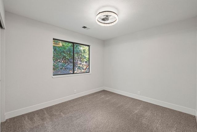 20292 Killarney Ln, Grass Valley, CA 95945