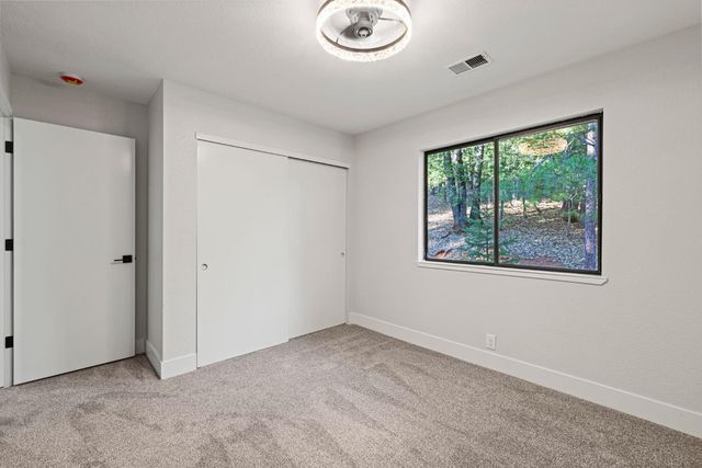 20292 Killarney Ln, Grass Valley, CA 95945