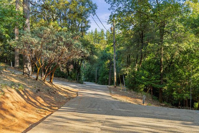 20292 Killarney Ln, Grass Valley, CA 95945