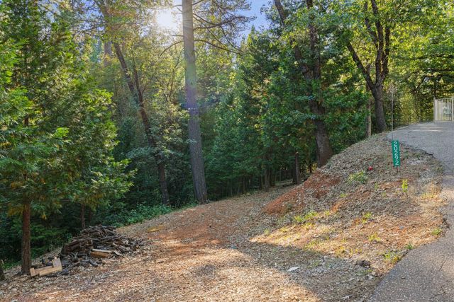 20292 Killarney Ln, Grass Valley, CA 95945