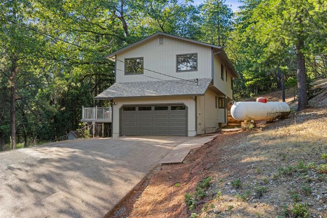 20292 Killarney Ln, Grass Valley, CA 95945