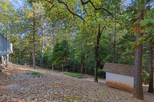 20292 Killarney Ln, Grass Valley, CA 95945