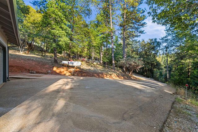 20292 Killarney Ln, Grass Valley, CA 95945