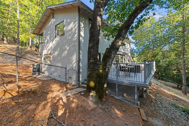 20292 Killarney Ln, Grass Valley, CA 95945