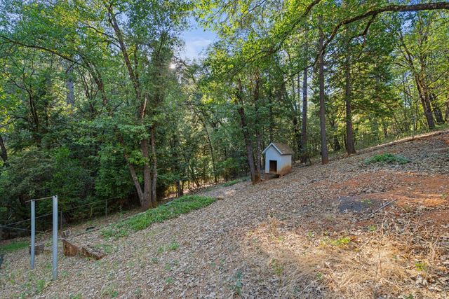 20292 Killarney Ln, Grass Valley, CA 95945