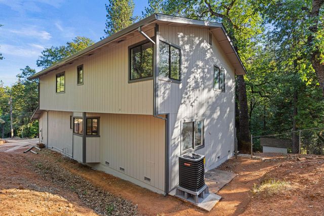 20292 Killarney Ln, Grass Valley, CA 95945