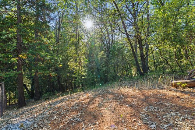 20292 Killarney Ln, Grass Valley, CA 95945