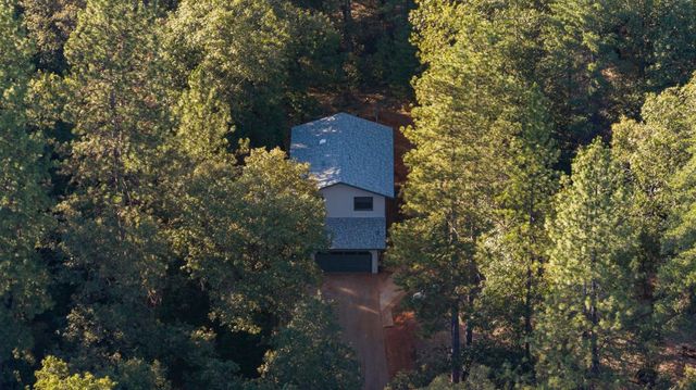 20292 Killarney Ln, Grass Valley, CA 95945