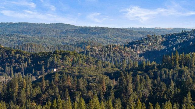 20292 Killarney Ln, Grass Valley, CA 95945