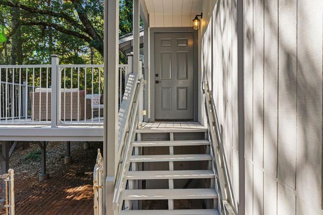 20292 Killarney Ln, Grass Valley, CA 95945