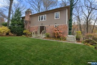 53 Pequot Road, Ringwood, NJ 07456