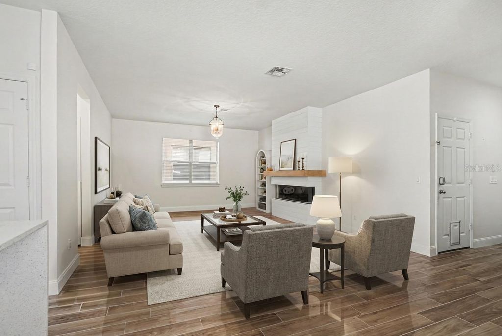 Image 4 of property listing at 406 CAPRON ASH LOOP, Casselberry, FL 32707