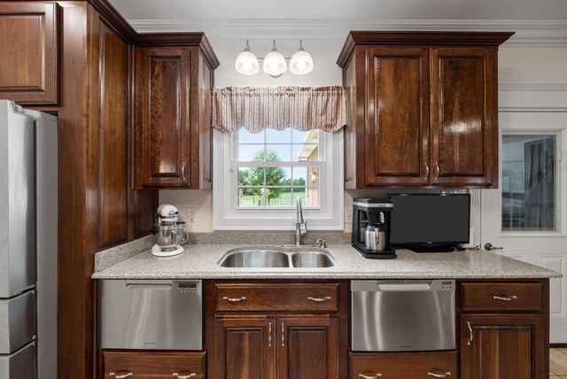 870 Oak Plains Rd, Clarksville, TN 37043